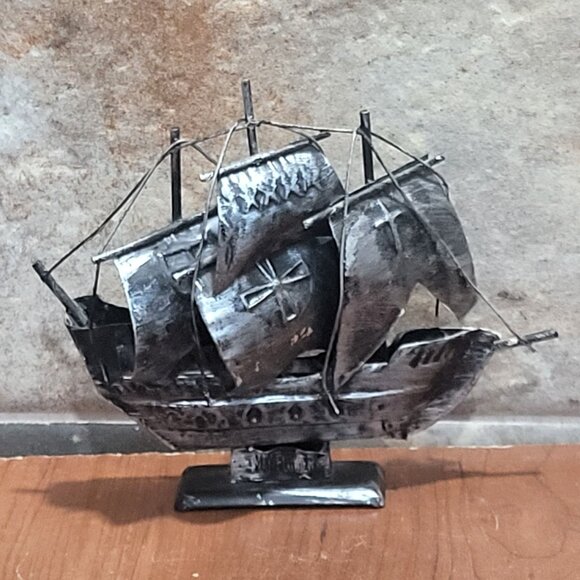 Vintage Pirate Ship Santa Maria Metal Boat Desk Shelf Decor - Picture 1 of 10